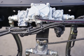 ����HOWO�Ῠ ���Ǻ��� 2.4L���� 165���� ������8�� 4.15�׵��������ῨͼƬ