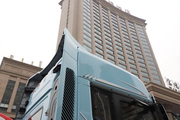 ��������Q500 14.8L LNG 560���� 6X4 ��ʿ��12�� ǣ����ͼƬ