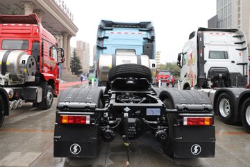 ��������Q500 14.8L LNG 560���� 6X4 ��ʿ��12�� ǣ����ͼƬ