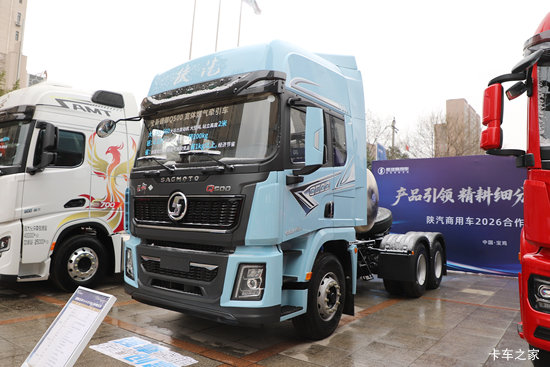 ��������Q500 14.8L LNG 560���� 6X4 ��ʿ��12�� ǣ����