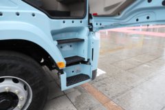 陕汽德御Q500 14.8L LNG 560马力 6X4 法士特12档 牵引车 陕汽德御Q500 14.8L LNG 560马力 6X4 法士特12档 牵引车