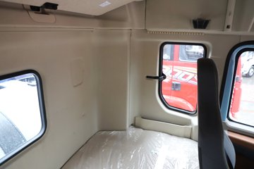 ��������Q500 14.8L LNG 560���� 6X4 ��ʿ��12�� ǣ����ͼƬ