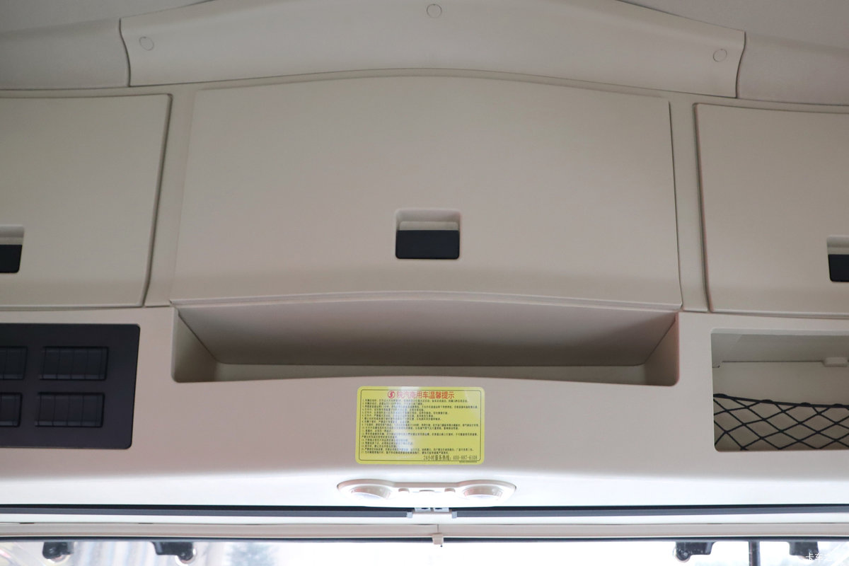 �������ó�����Q500 14.8L LNG 560���� 6X4 ��ʿ��12�� ǣ������ʻ��                                               