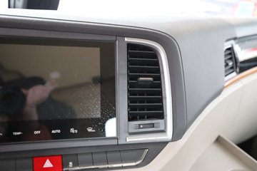 ��������Q500 14.8L LNG 560���� 6X4 ��ʿ��12�� ǣ����ͼƬ