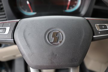 ��������Q500 14.8L LNG 560���� 6X4 ��ʿ��12�� ǣ����ͼƬ