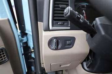 ��������Q500 14.8L LNG 560���� 6X4 ��ʿ��12�� ǣ����ͼƬ