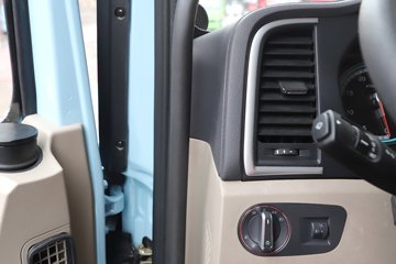 ��������Q500 14.8L LNG 560���� 6X4 ��ʿ��12�� ǣ����ͼƬ