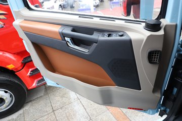 ��������Q500 14.8L LNG 560���� 6X4 ��ʿ��12�� ǣ����ͼƬ