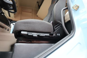 ��������Q500 14.8L LNG 560���� 6X4 ��ʿ��12�� ǣ����ͼƬ