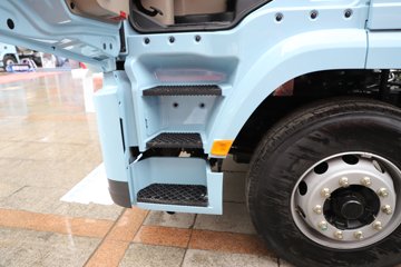 ��������Q500 14.8L LNG 560���� 6X4 ��ʿ��12�� ǣ����ͼƬ