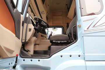 ��������Q500 14.8L LNG 560���� 6X4 ��ʿ��12�� ǣ����ͼƬ