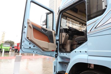 ��������Q500 14.8L LNG 560���� 6X4 ��ʿ��12�� ǣ����ͼƬ