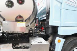 德御Q500&nbsp;牵引车底盘                                                图片