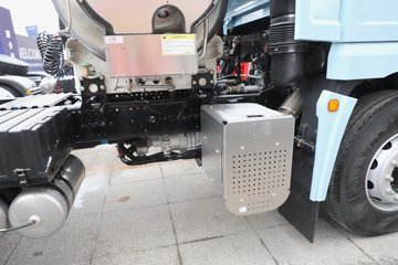 ��������Q500 14.8L LNG 560���� 6X4 ��ʿ��12�� ǣ����ͼƬ