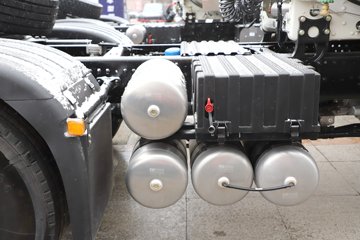 ��������Q500 14.8L LNG 560���� 6X4 ��ʿ��12�� ǣ����ͼƬ