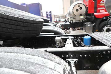 ��������Q500 14.8L LNG 560���� 6X4 ��ʿ��12�� ǣ����ͼƬ