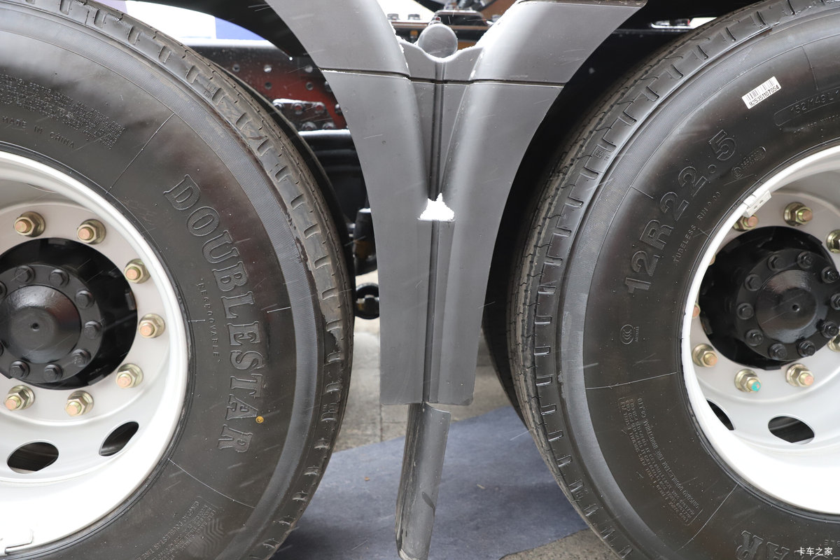 ��������Q500 14.8L LNG 560���� 6X4 ��ʿ��12�� ǣ��������                                                