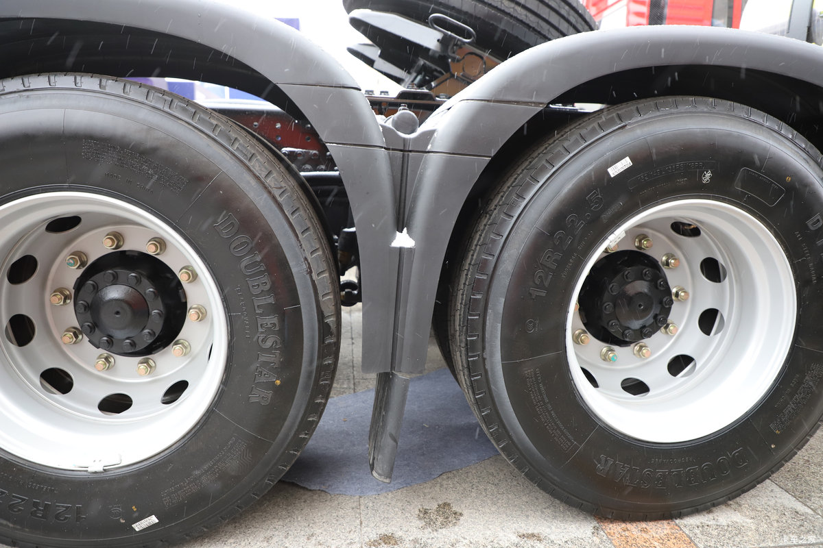 ��������Q500 14.8L LNG 560���� 6X4 ��ʿ��12�� ǣ��������                                                