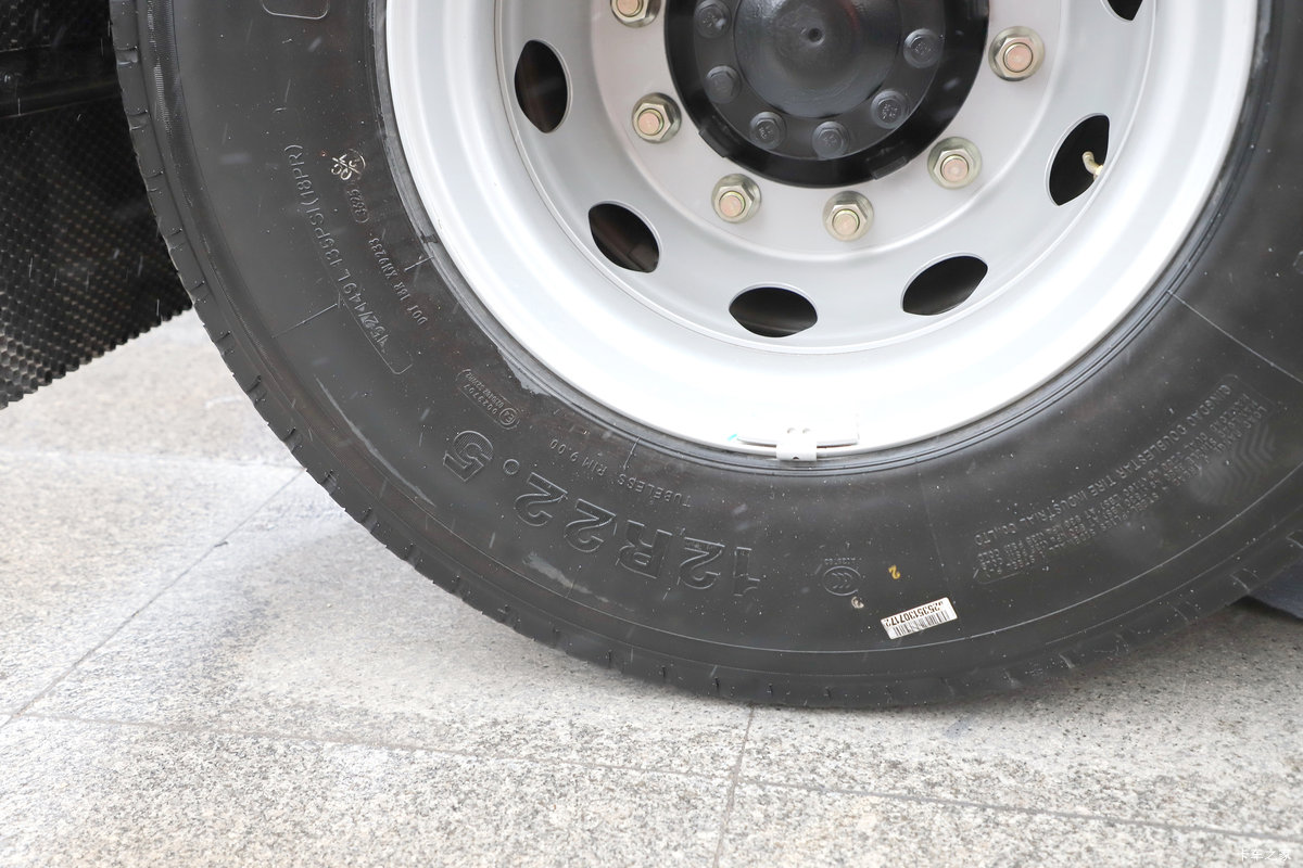 ��������Q500 14.8L LNG 560���� 6X4 ��ʿ��12�� ǣ��������                                                