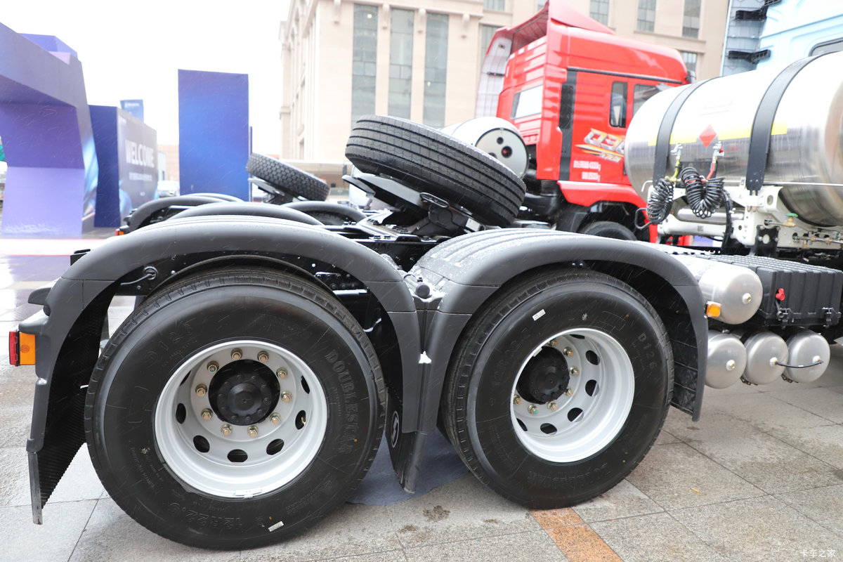 ��������Q500 14.8L LNG 560���� 6X4 ��ʿ��12�� ǣ��������                                                