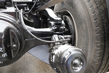 ��������Q500 14.8L LNG 560���� 6X4 ��ʿ��12�� ǣ����ͼƬ