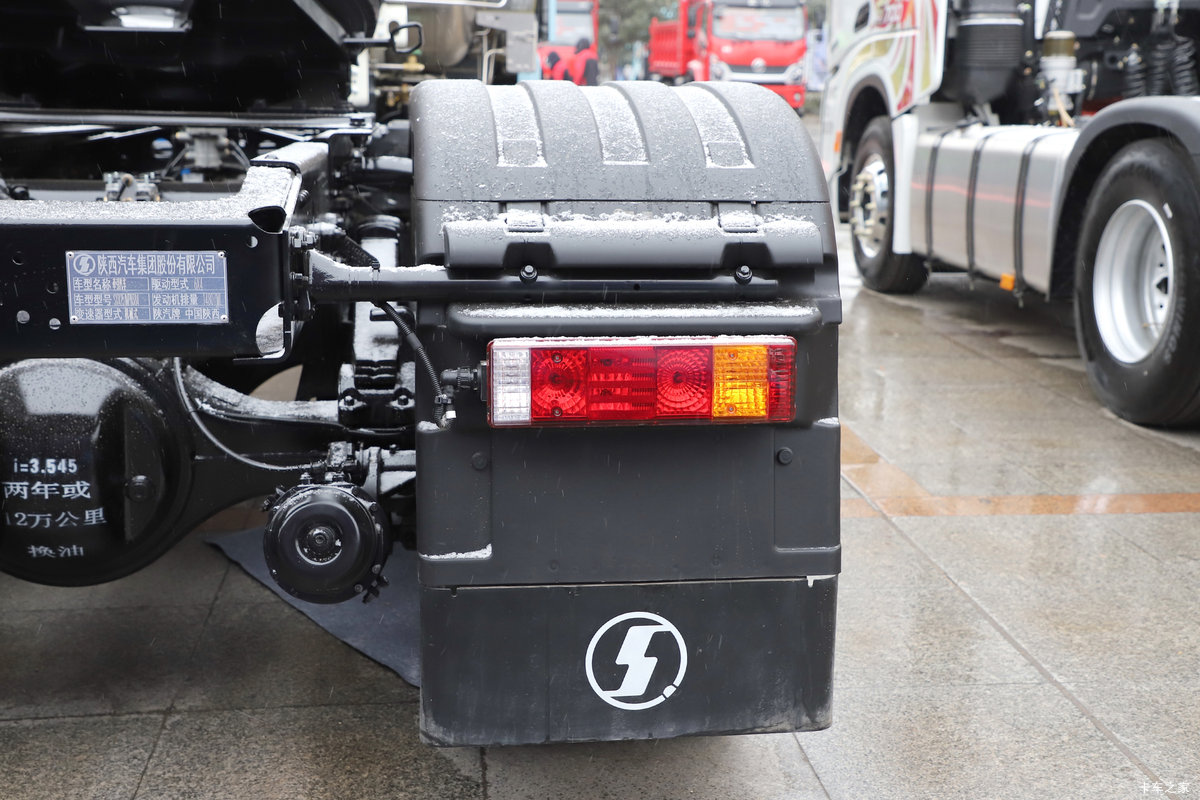 ��������Q500 14.8L LNG 560���� 6X4 ��ʿ��12�� ǣ��������                                                