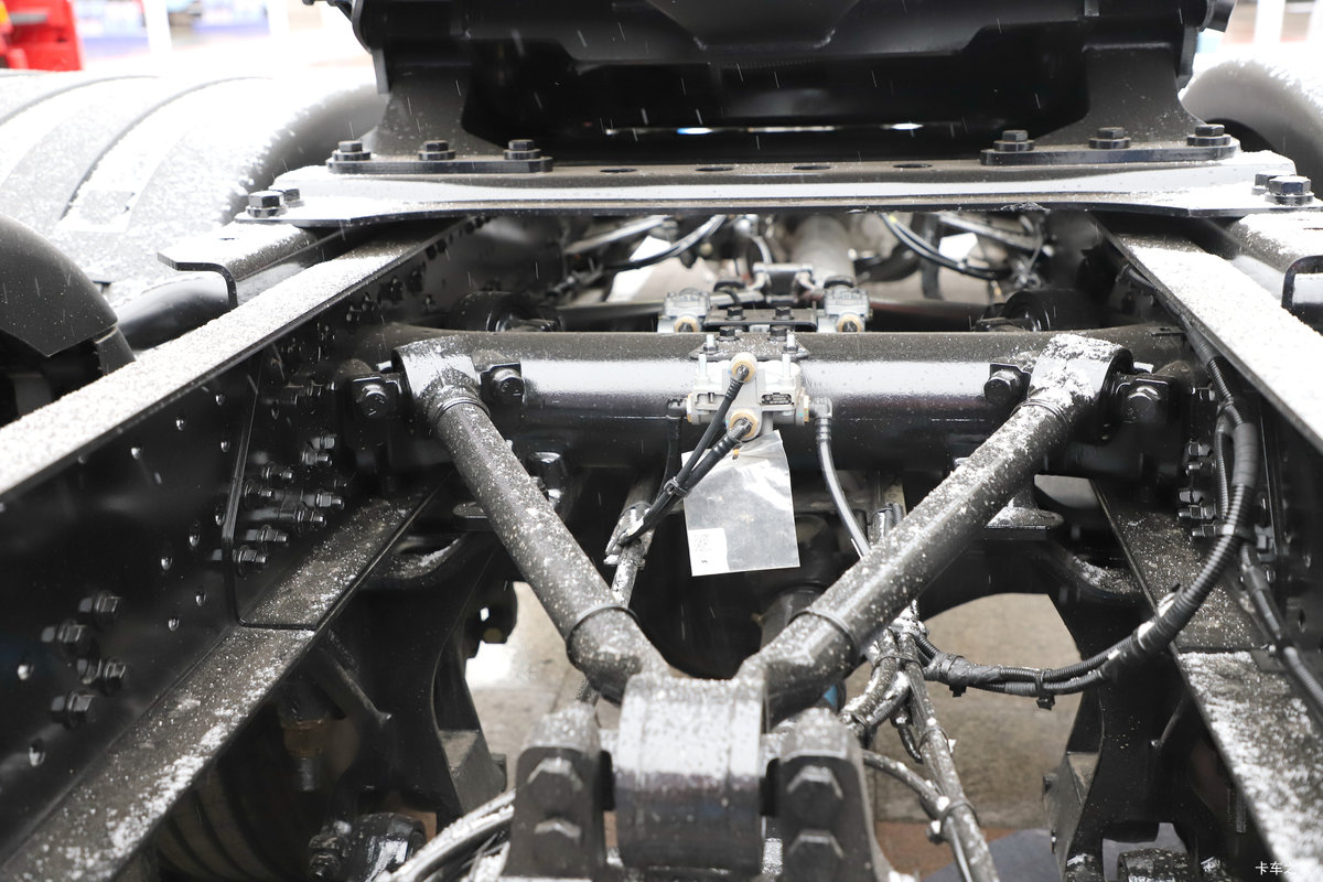 ��������Q500 14.8L LNG 560���� 6X4 ��ʿ��12�� ǣ��������                                                