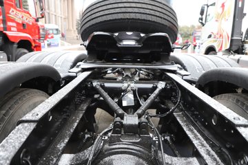 ��������Q500 14.8L LNG 560���� 6X4 ��ʿ��12�� ǣ����ͼƬ