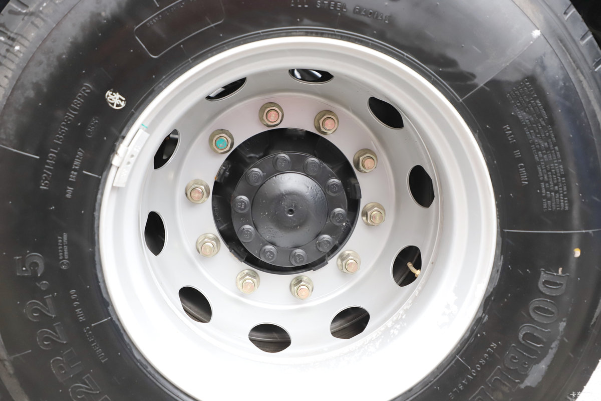 ��������Q500 14.8L LNG 560���� 6X4 ��ʿ��12�� ǣ��������                                                