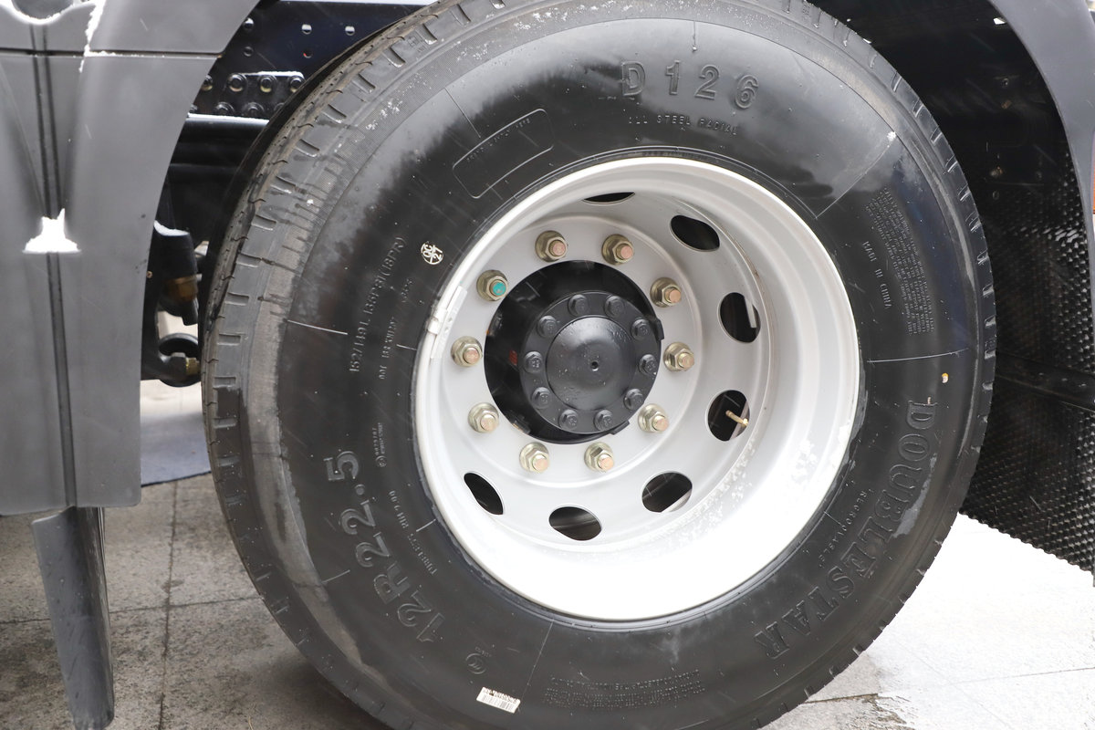 ��������Q500 14.8L LNG 560���� 6X4 ��ʿ��12�� ǣ��������                                                