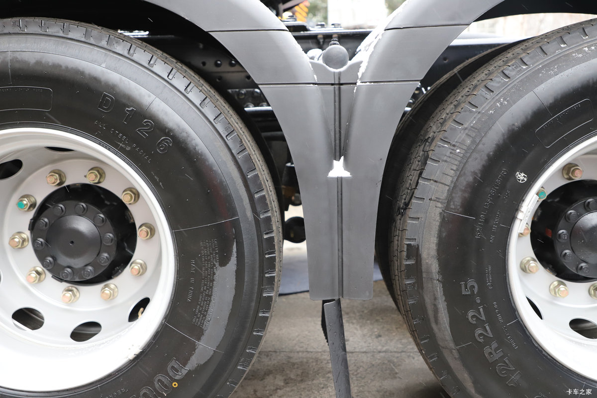 ��������Q500 14.8L LNG 560���� 6X4 ��ʿ��12�� ǣ��������                                                