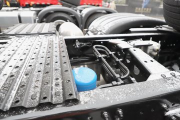 ��������Q500 14.8L LNG 560���� 6X4 ��ʿ��12�� ǣ����ͼƬ