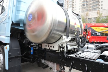 ��������Q500 14.8L LNG 560���� 6X4 ��ʿ��12�� ǣ����ͼƬ