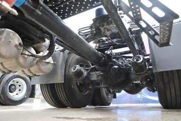 ��������Q500 14.8L LNG 560���� 6X4 ��ʿ��12�� ǣ����ͼƬ