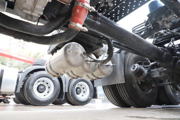 ��������Q500 14.8L LNG 560���� 6X4 ��ʿ��12�� ǣ����ͼƬ