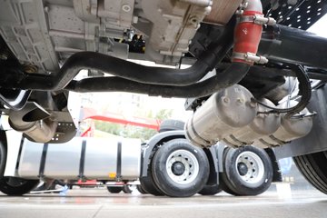 ��������Q500 14.8L LNG 560���� 6X4 ��ʿ��12�� ǣ����ͼƬ