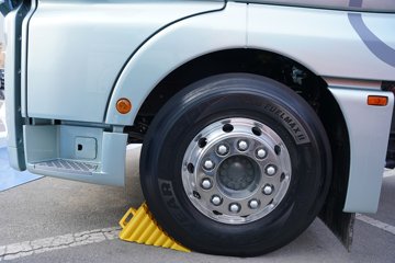 �����ǵ¿�SITRAK C9H 15.7L LNG 720���� 6X4 �ɰ���12�� AMT�Զ��� ǣ����ͼƬ