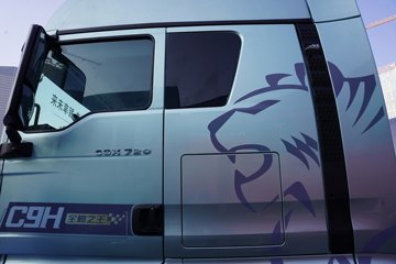 �����ǵ¿�SITRAK C9H 15.7L LNG 720���� 6X4 �ɰ���12�� AMT�Զ��� ǣ����ͼƬ