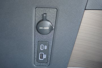 �����ǵ¿�SITRAK C9H 15.7L LNG 720���� 6X4 �ɰ���12�� AMT�Զ��� ǣ����ͼƬ