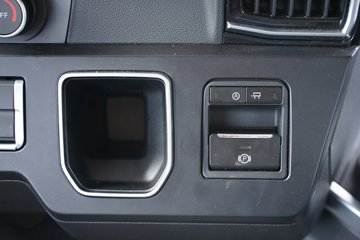 �����ǵ¿�SITRAK C9H 15.7L LNG 720���� 6X4 �ɰ���12�� AMT�Զ��� ǣ����ͼƬ