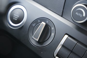 �����ǵ¿�SITRAK C9H 15.7L LNG 720���� 6X4 �ɰ���12�� AMT�Զ��� ǣ����ͼƬ