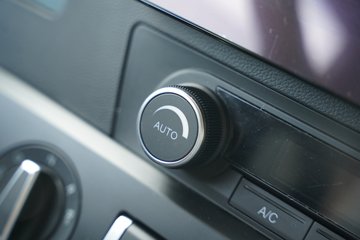 �����ǵ¿�SITRAK C9H 15.7L LNG 720���� 6X4 �ɰ���12�� AMT�Զ��� ǣ����ͼƬ