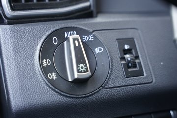 �����ǵ¿�SITRAK C9H 15.7L LNG 720���� 6X4 �ɰ���12�� AMT�Զ��� ǣ����ͼƬ