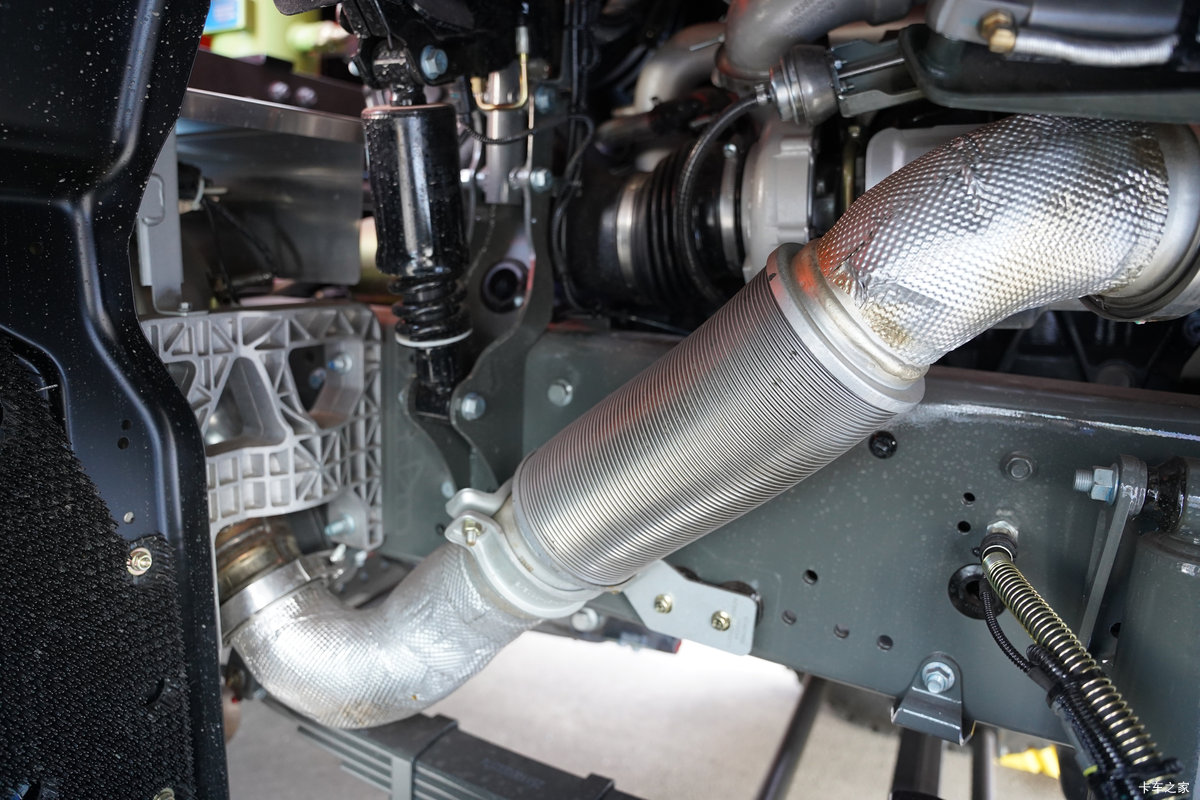 �����ǵ¿�SITRAK G7S 12.4L���� 580���� 8X4 �й�����12�� 6.8����ж������                                                