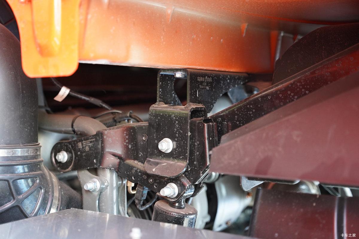 �����ǵ¿�SITRAK G7S 12.4L���� 580���� 8X4 �й�����12�� 6.8����ж������                                                