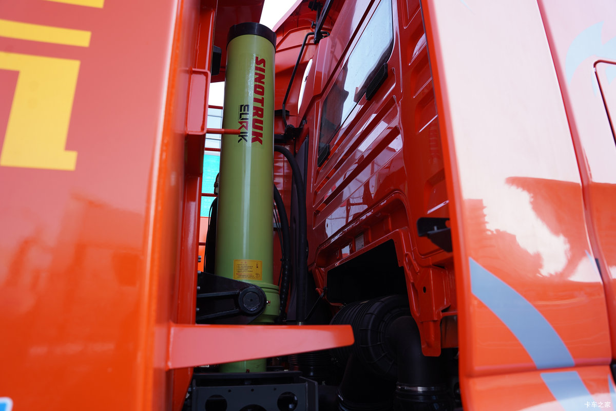 �����ǵ¿�SITRAK G7S 12.4L���� 580���� 8X4 �й�����12�� 6.8����ж������                                                