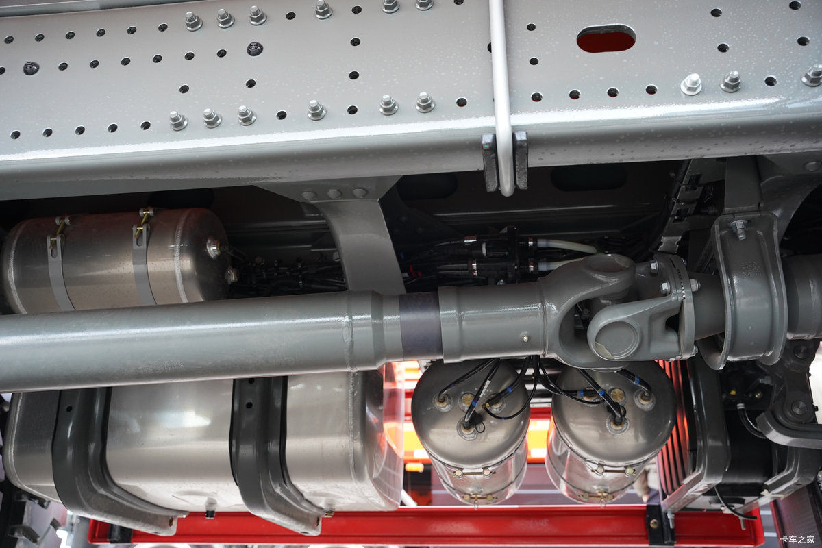 �����ǵ¿�SITRAK G7S 12.4L���� 580���� 8X4 �й�����12�� 6.8����ж������                                                