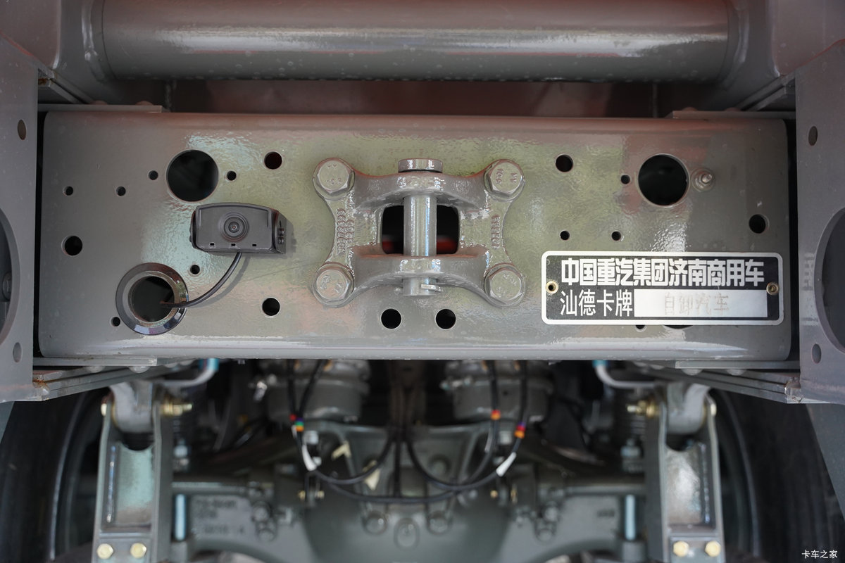 �����ǵ¿�SITRAK G7S 12.4L���� 580���� 8X4 �й�����12�� 6.8����ж������                                                