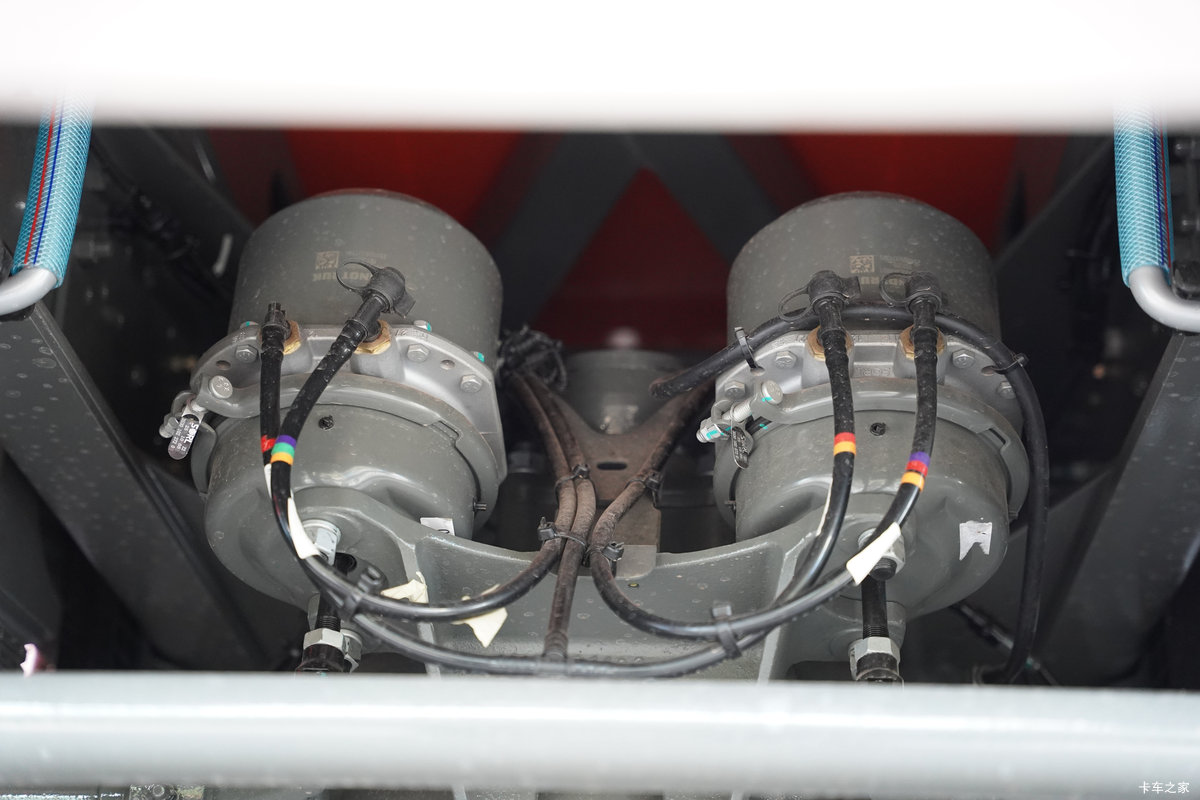 �����ǵ¿�SITRAK G7S 12.4L���� 580���� 8X4 �й�����12�� 6.8����ж������                                                