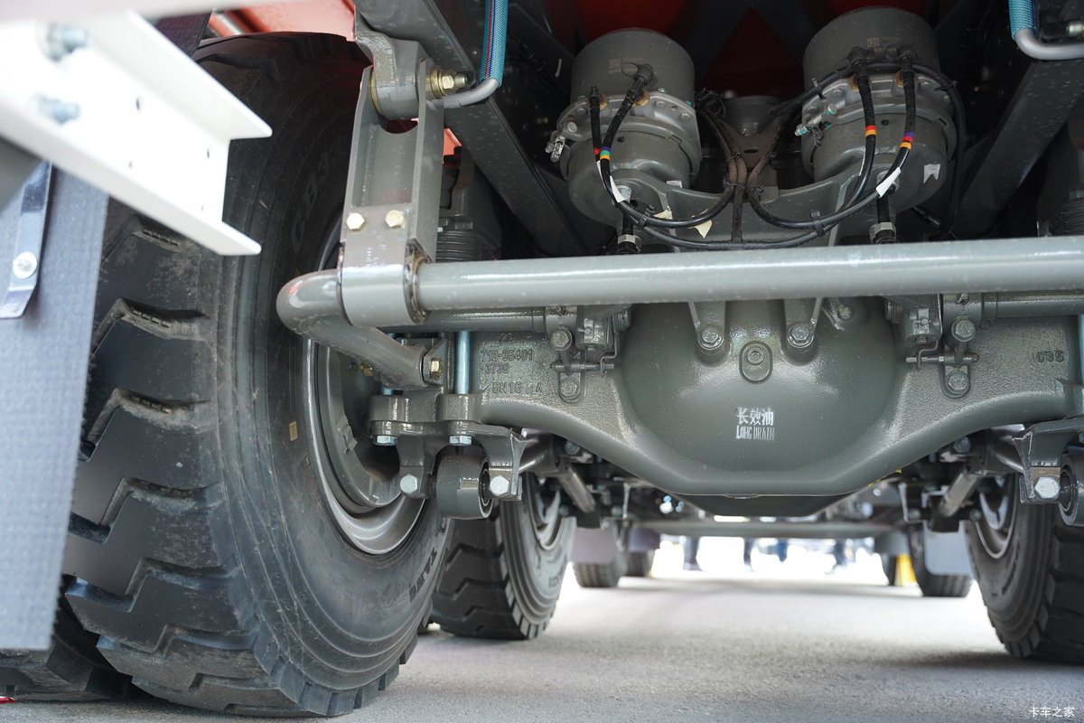 �����ǵ¿�SITRAK G7S 12.4L���� 580���� 8X4 �й�����12�� 6.8����ж������                                                